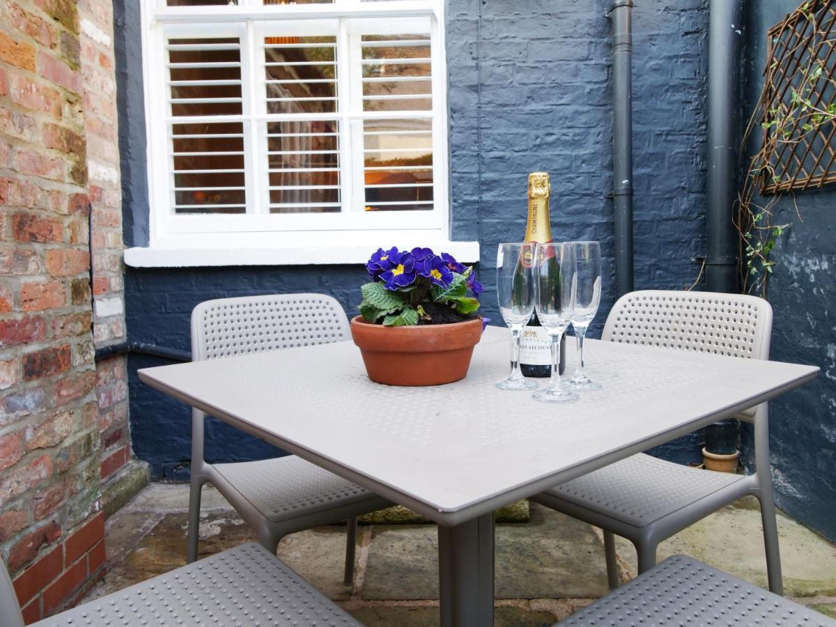 Bar Wall Cottage-City Wall Views-Sleeps 5 York Eksteriør billede