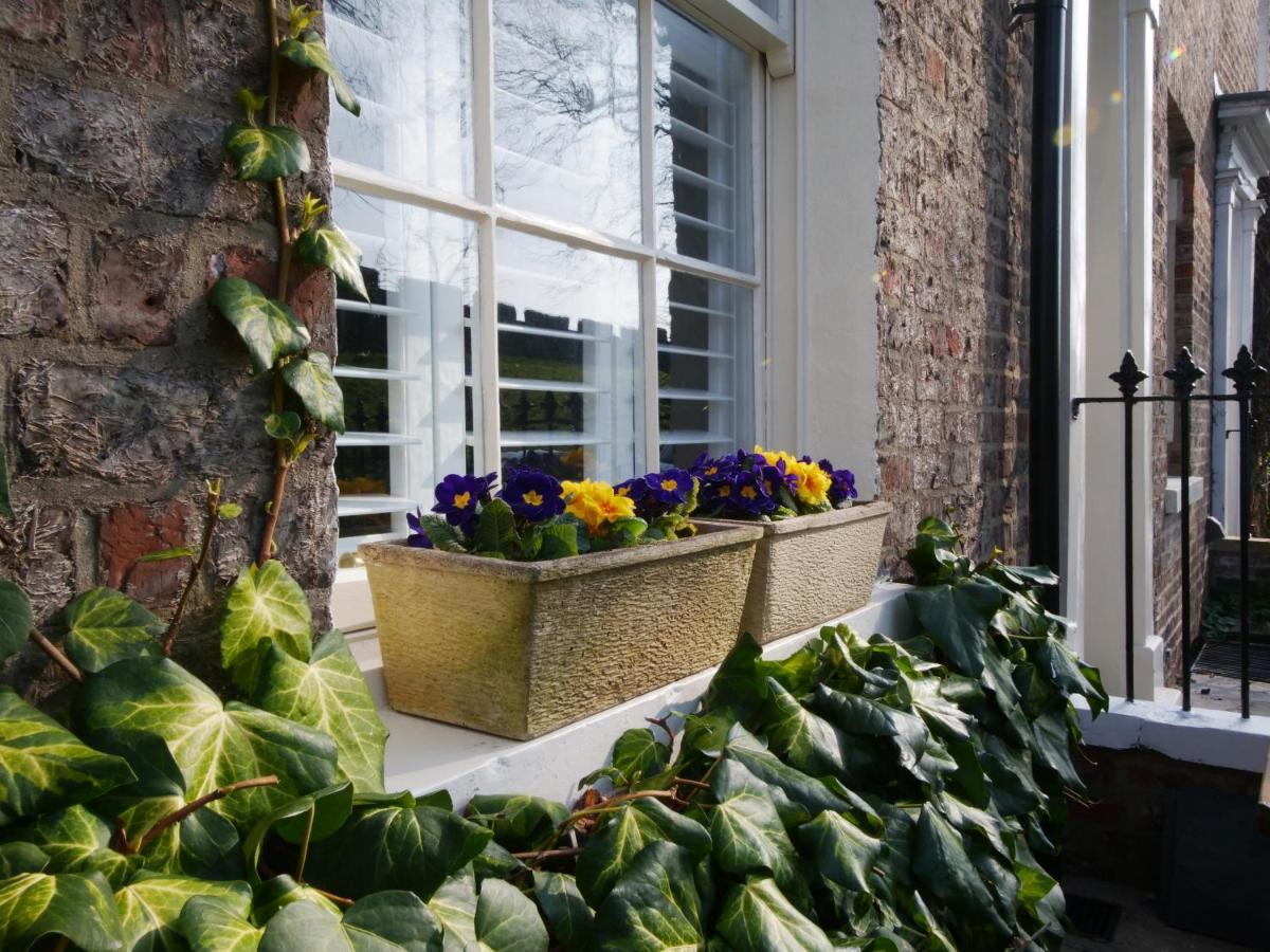 Bar Wall Cottage-City Wall Views-Sleeps 5 York Eksteriør billede