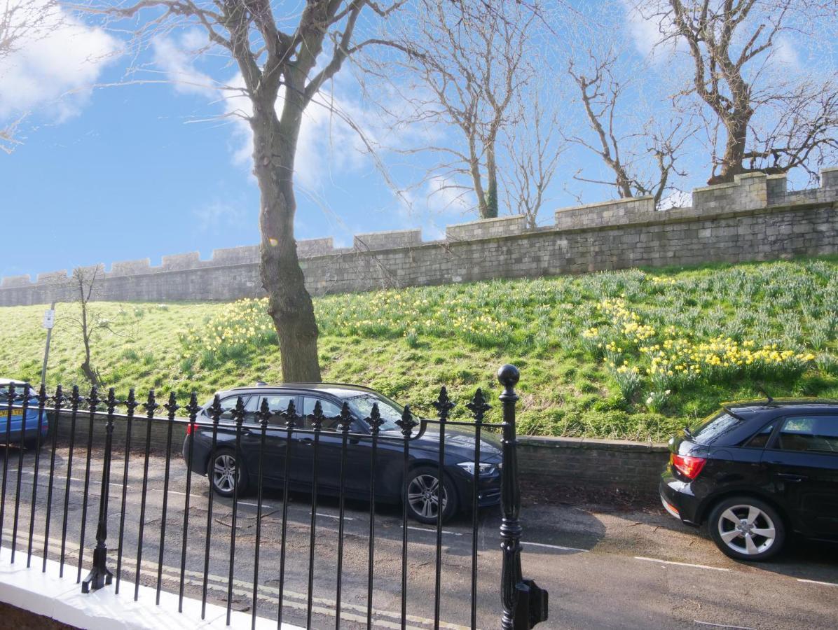 Bar Wall Cottage-City Wall Views-Sleeps 5 York Eksteriør billede